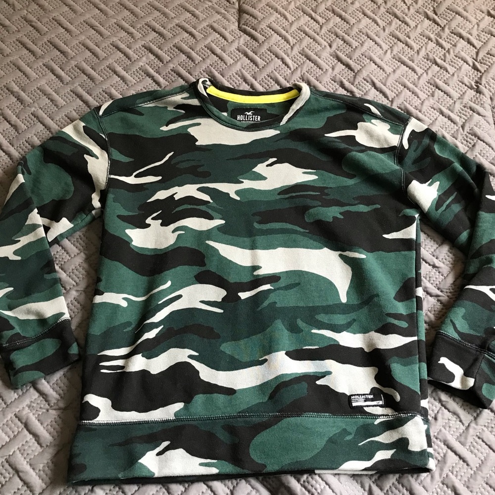 Hollister Men’s Camo Sweater Crewneck